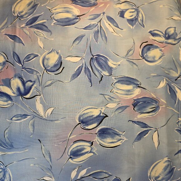 Jo-Ann Other - Large Blue Tulips Cotton Quilting Fabric Jo-Ann Fabrics 36 x 44 inches wide